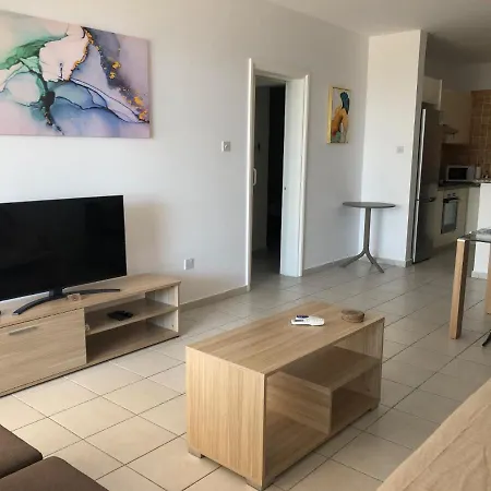 Kings Palace - Spacious 2-bed With Sea Views And Large Patio *