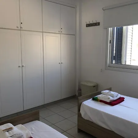 Kings Palace - Spacious 2-bed With Sea Views And Large Patio Apartment