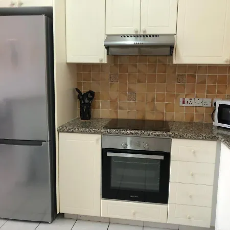 דירה Kings Palace - Spacious 2-bed With Sea Views And Large Patio פאפוס