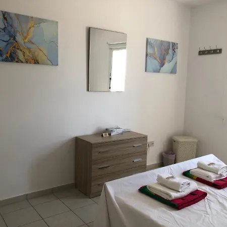 Kings Palace - Spacious 2-bed With Sea Views And Large Patio דירה