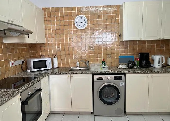 Kings Palace - Spacious 2-bed With Sea Views And Large Patio * Paphos