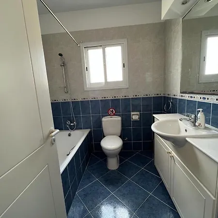 Kings Palace - Spacious 2-bed With Sea Views And Large Patio Apartment