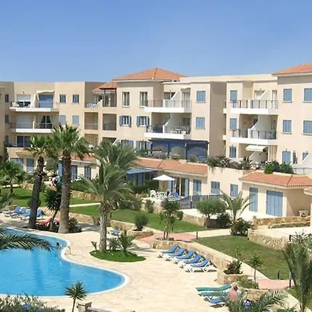 Apartment Kings Palace - Spacious 2-bed With Sea Views And Large Patio Paphos