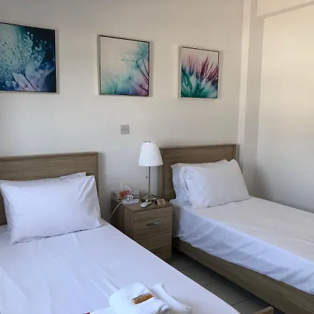 Kings Palace - Spacious 2-bed With Sea Views And Large Patio