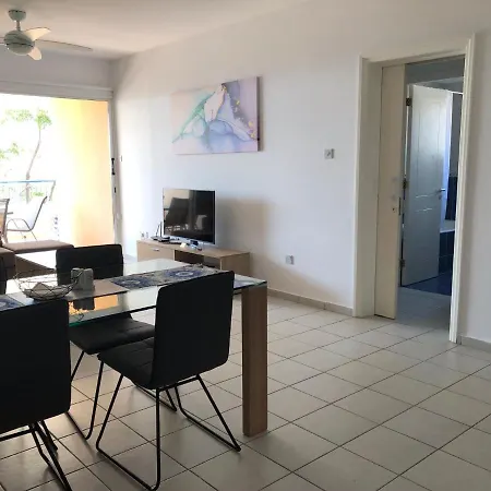 Kings Palace - Spacious 2-bed With Sea Views And Large Patio *