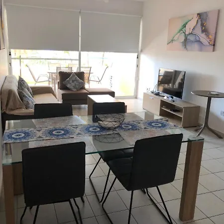 Kings Palace - Spacious 2-bed With Sea Views And Large Patio Apartment Paphos