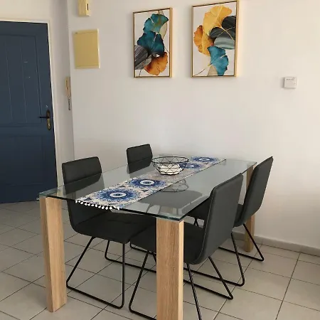 Kings Palace - Spacious 2-bed With Sea Views And Large Patio Appartamento