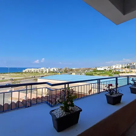 Kings Palace - Spacious 2-bed With Sea Views And Large Patio *