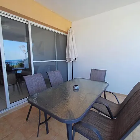 Kings Palace - Spacious 2-bed With Sea Views And Large Patio