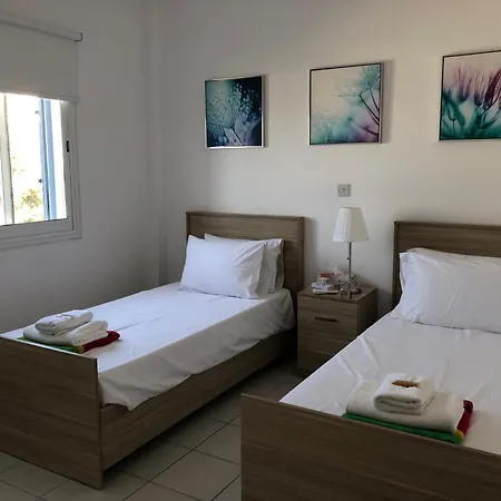 Kings Palace - Spacious 2-bed With Sea Views And Large Patio Apartament