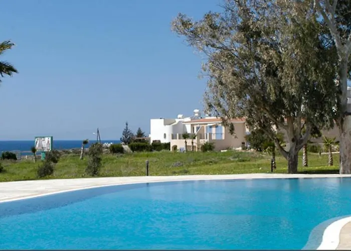 Kings Palace - Spacious 2-bed With Sea Views And Large Patio Apartment