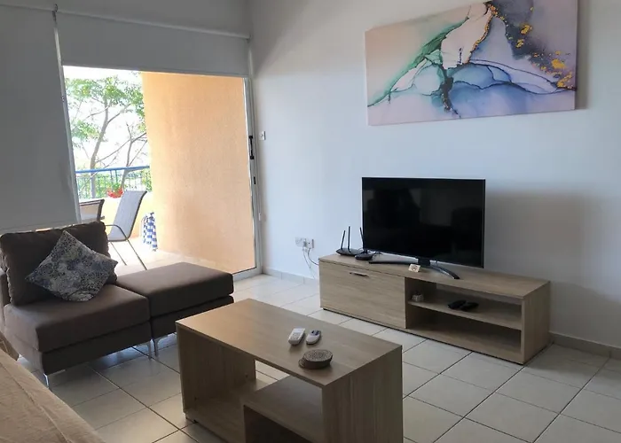 Kings Palace - Spacious 2-bed With Sea Views And Large Patio Apartament Paphos