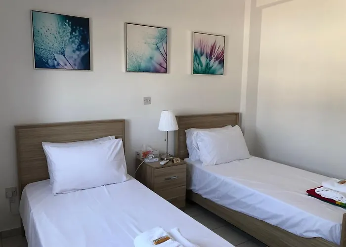 Kings Palace - Spacious 2-bed With Sea Views And Large Patio