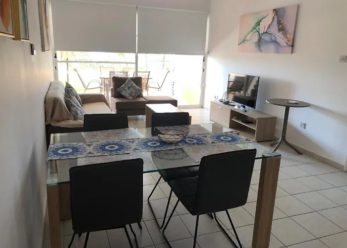 Kings Palace - Spacious 2-bed With Sea Views And Large Patio Apartament Paphos