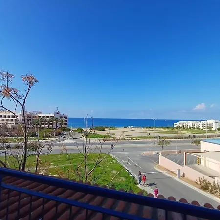 Kings Palace - Spacious 2-bed With Sea Views And Large Patio Apartamento