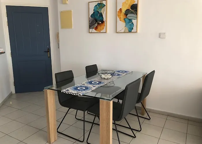 Kings Palace - Spacious 2-bed With Sea Views And Large Patio 아파트