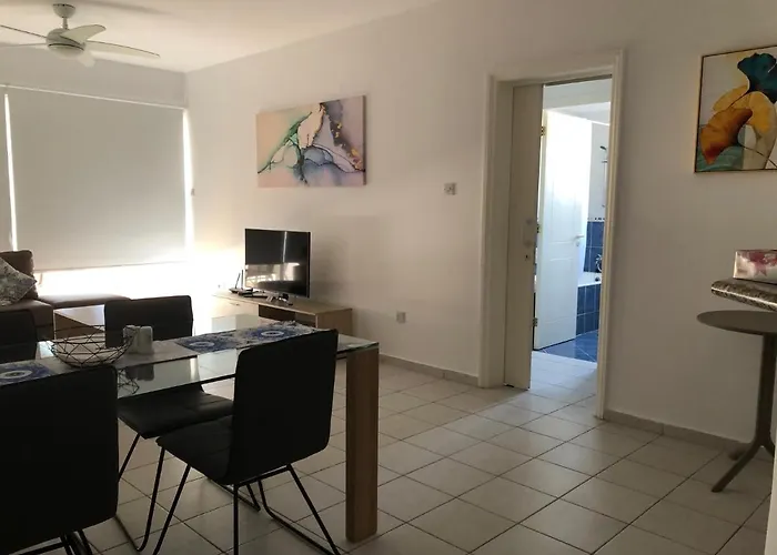 Kings Palace - Spacious 2-bed With Sea Views And Large Patio 아파트 *