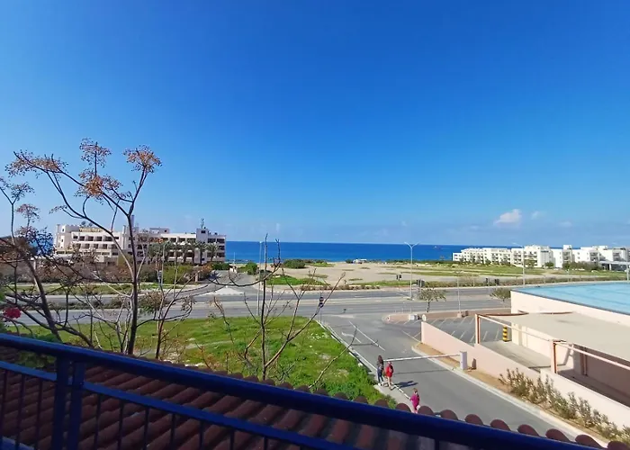 Kings Palace - Spacious 2-bed With Sea Views And Large Patio 아파트