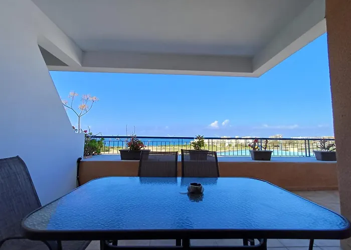 Kings Palace - Spacious 2-bed With Sea Views And Large Patio