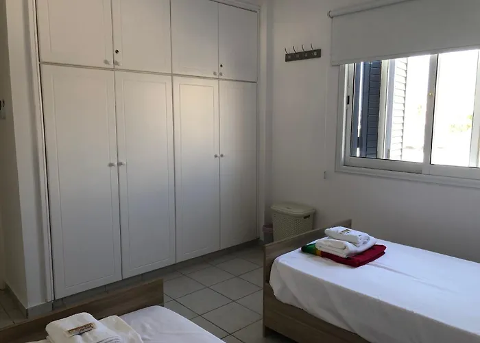 Kings Palace - Spacious 2-bed With Sea Views And Large Patio 아파트